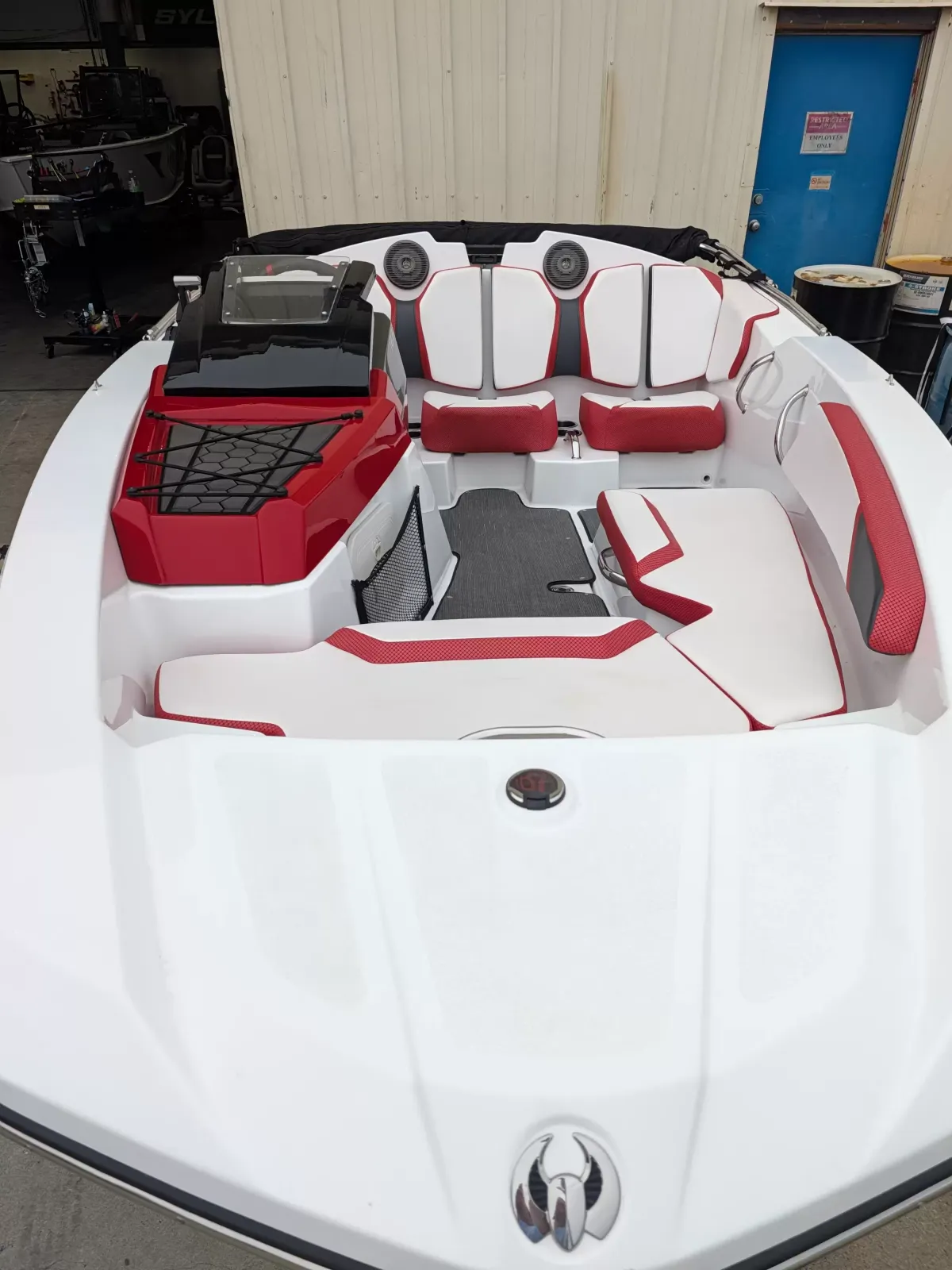 boat-carouselImage-image