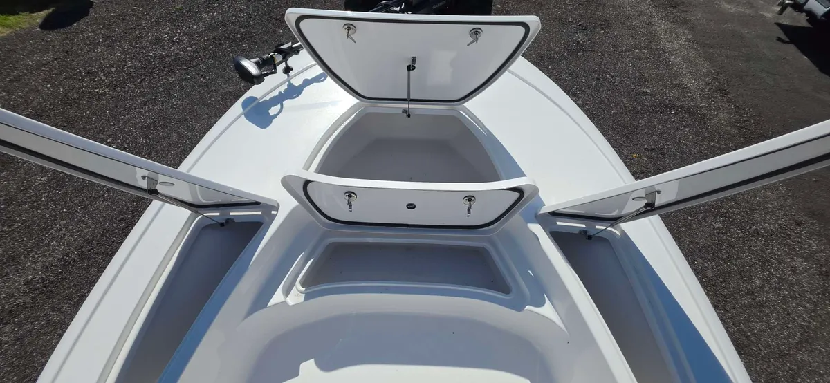 2025 Tidewater 2410 BAY MAX