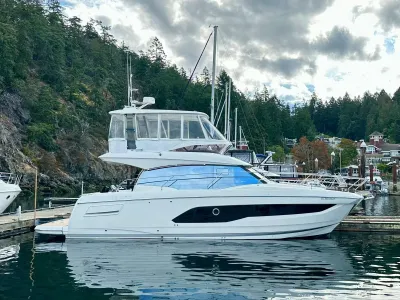 Pre-Owned 2023 Prestige yachts 420 Fly for Sale | Vancouver, BC | M&P Yacht Centre | 6321ea8375b08324ed185118