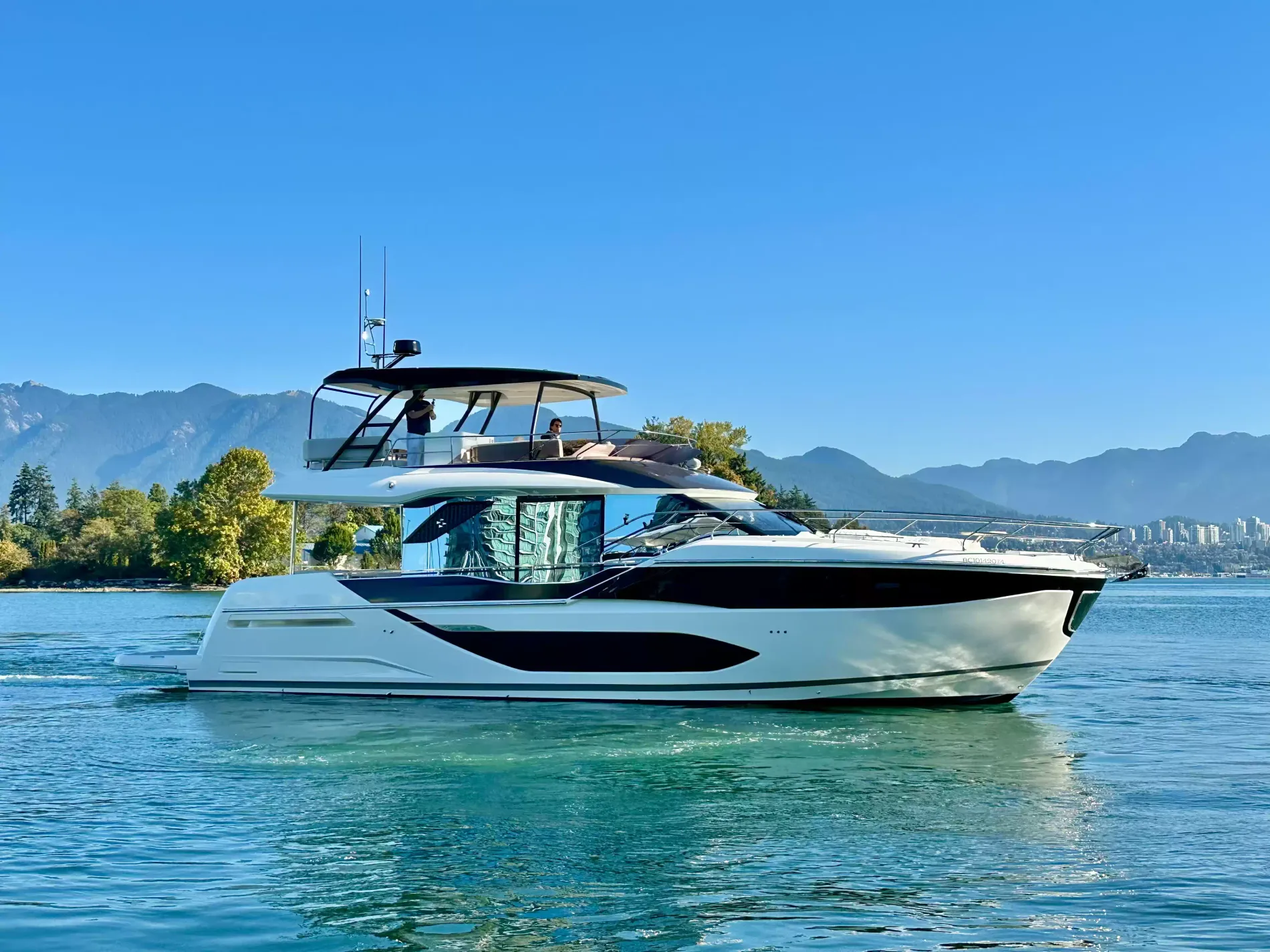 New 2027 Prestige F-Line: F5.7 for Sale | Vancouver, BC | M&P Yacht Centre | 66e9de92a7398bc5ef0e4883