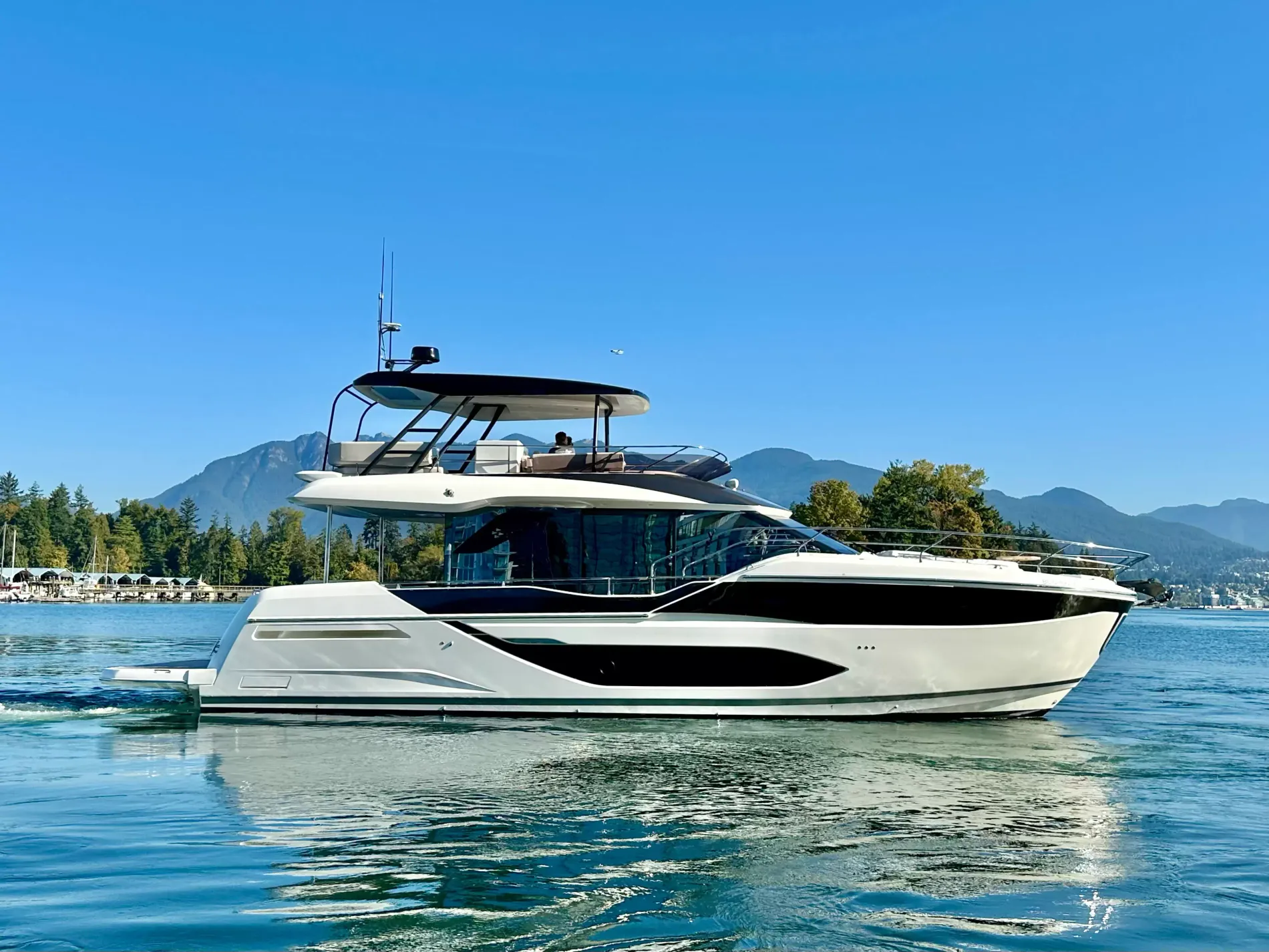 New 2027 Prestige F-Line: F5.7 for Sale | Vancouver, BC | M&P Yacht Centre | 66e9de92a7398bc5ef0e4883