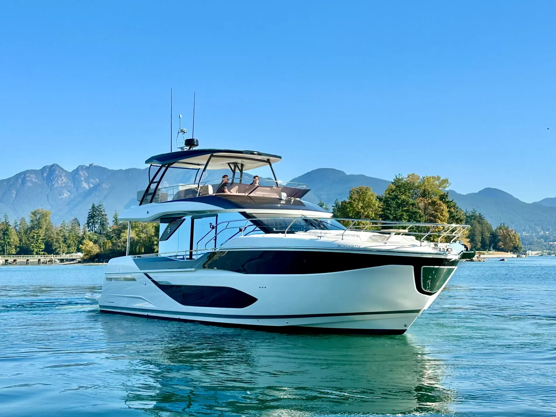 New 2027 Prestige F-Line: F5.7 for Sale | Vancouver, BC | M&P Yacht Centre | 66e9de92a7398bc5ef0e4883