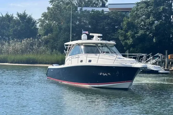 2012 Pursuit OS385 detail image 1