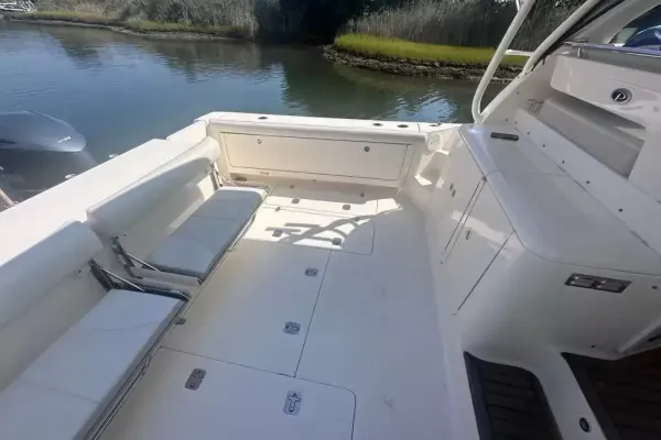2012 Pursuit OS385 detail image 8