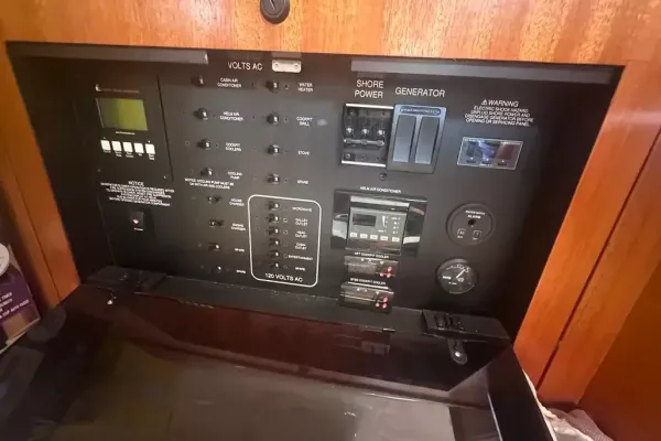 2012 Pursuit OS385 detail image 29