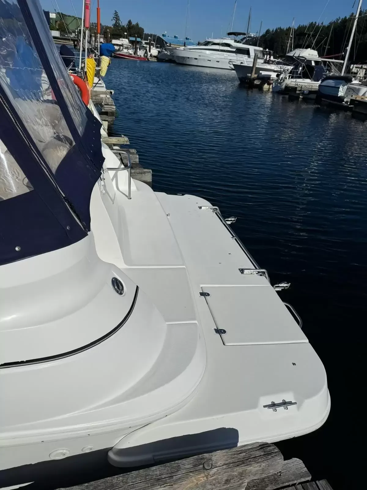 2000 Cruisers Yachts 2870 Express-2