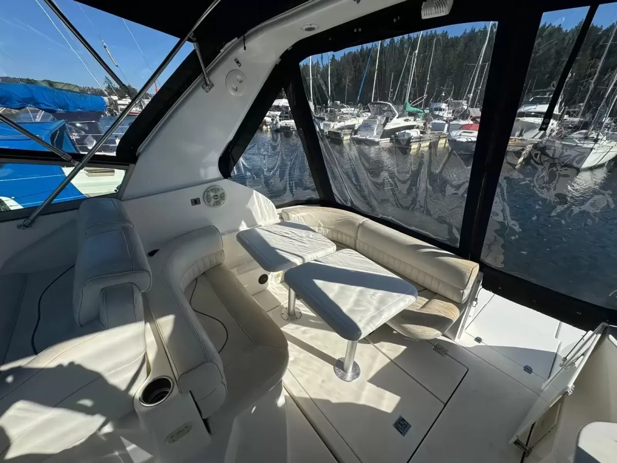 2000 Cruisers Yachts 2870 Express-3