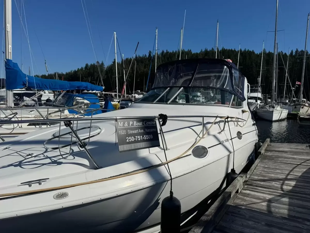 2000 Cruisers Yachts 2870 Express-6