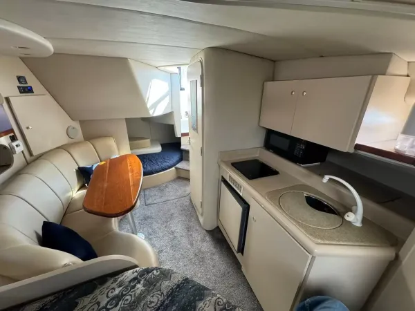 2000 Cruisers Yachts 2870 Express-11
