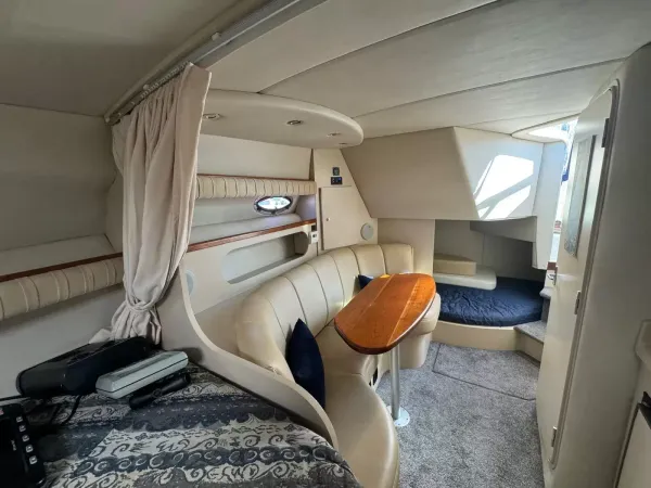 2000 Cruisers Yachts 2870 Express-12