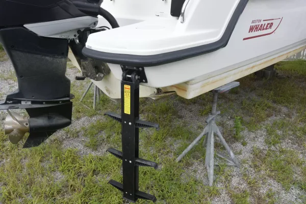 2013 Boston Whaler 230 VANTAGE detail image 3