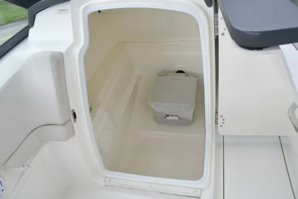 2013 Boston Whaler 230 VANTAGE detail image 8