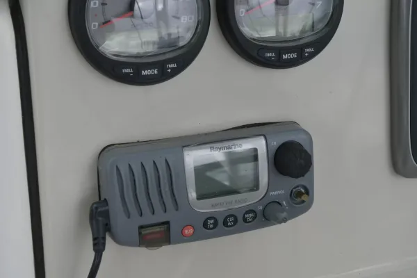 2013 Boston Whaler 230 VANTAGE detail image 13