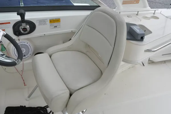 2013 Boston Whaler 230 VANTAGE detail image 9