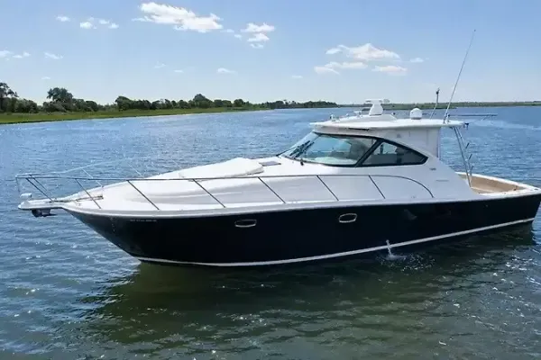 2018 Tiara Yachts 4300 OPEN detail image 1