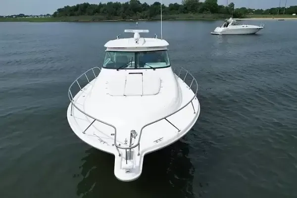 2018 Tiara Yachts 4300 OPEN detail image 3