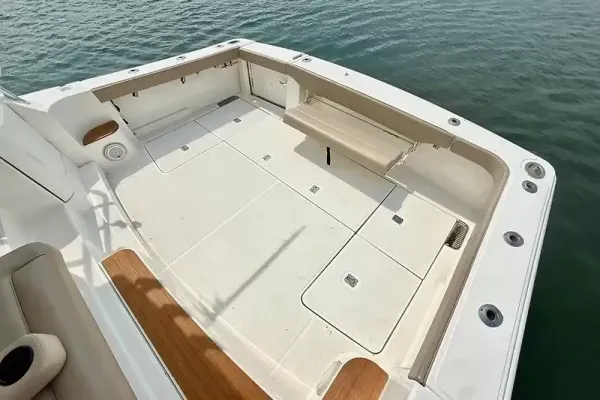 2018 Tiara Yachts 4300 OPEN detail image 6