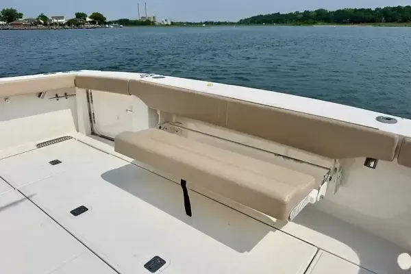 2018 Tiara Yachts 4300 OPEN detail image 7