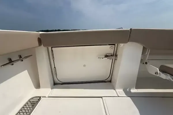 2018 Tiara Yachts 4300 OPEN detail image 9