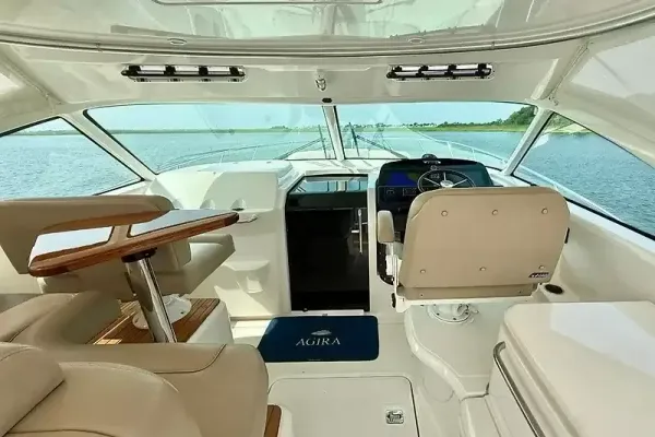 2018 Tiara Yachts 4300 OPEN detail image 12