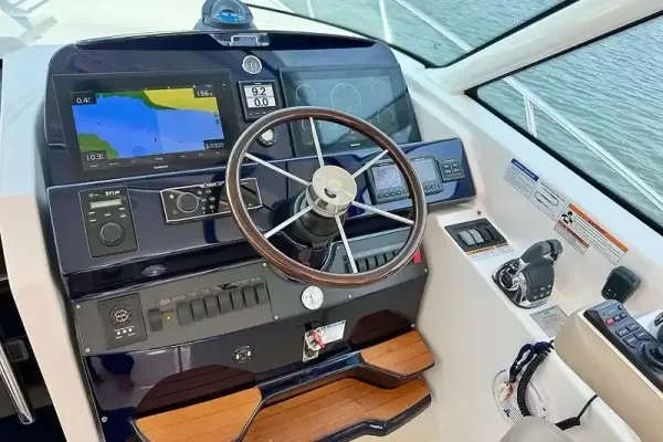 2018 Tiara Yachts 4300 OPEN detail image 19