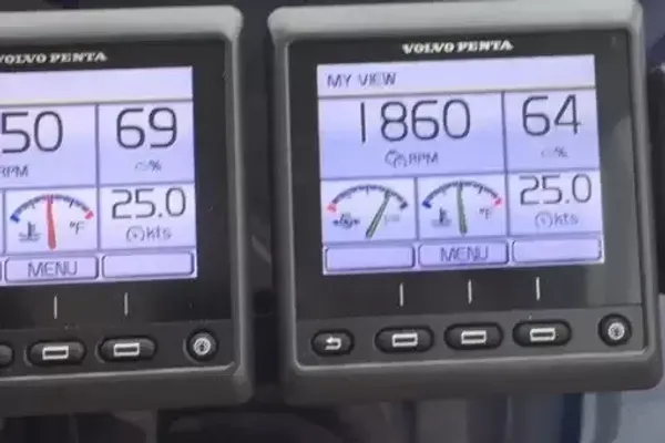 2018 Tiara Yachts 4300 OPEN detail image 21