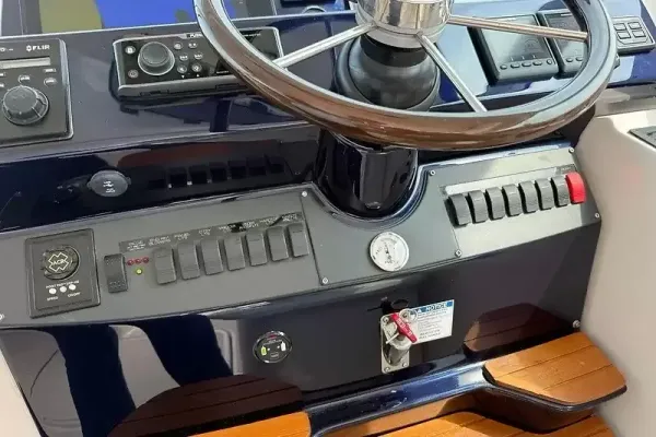 2018 Tiara Yachts 4300 OPEN detail image 23