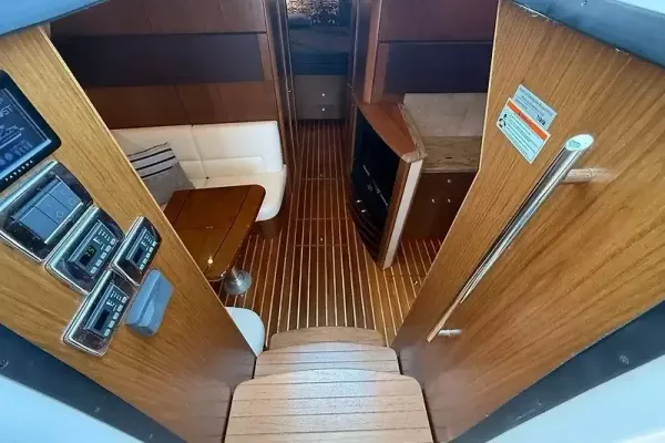 2018 Tiara Yachts 4300 OPEN detail image 27