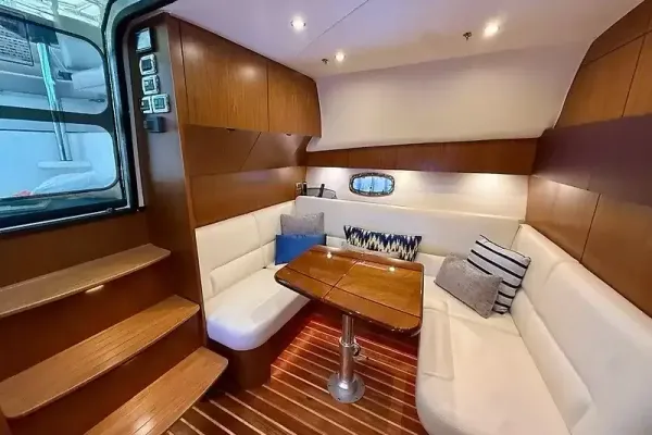 2018 Tiara Yachts 4300 OPEN detail image 28