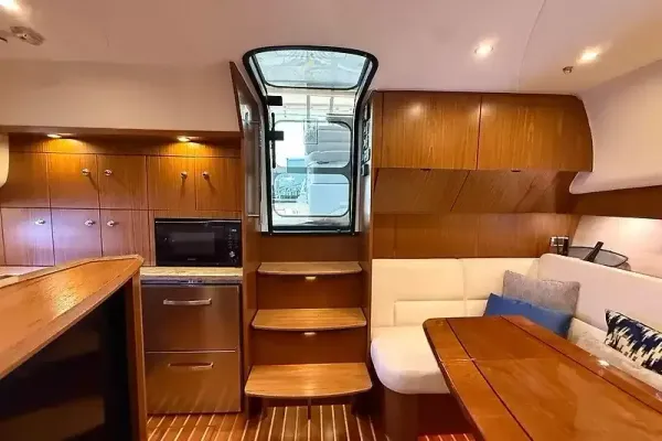 2018 Tiara Yachts 4300 OPEN detail image 30