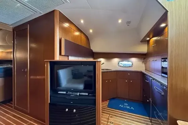 2018 Tiara Yachts 4300 OPEN detail image 31