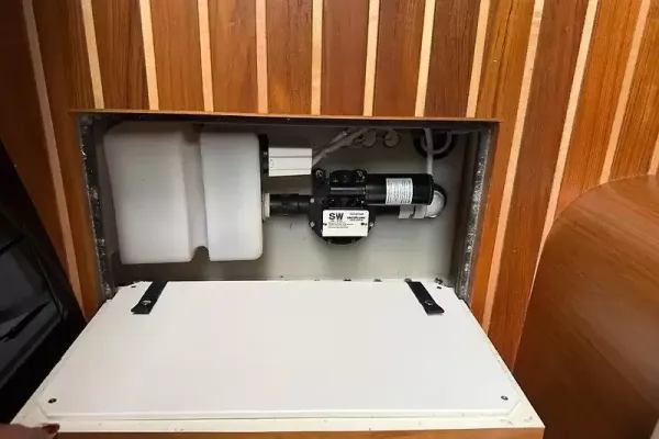 2018 Tiara Yachts 4300 OPEN detail image 45