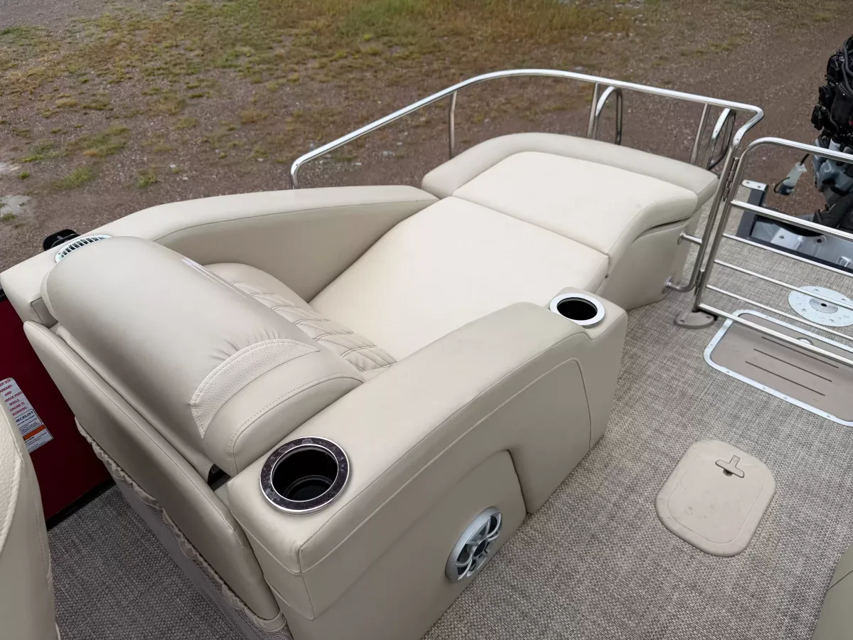 boat-carouselImage-image