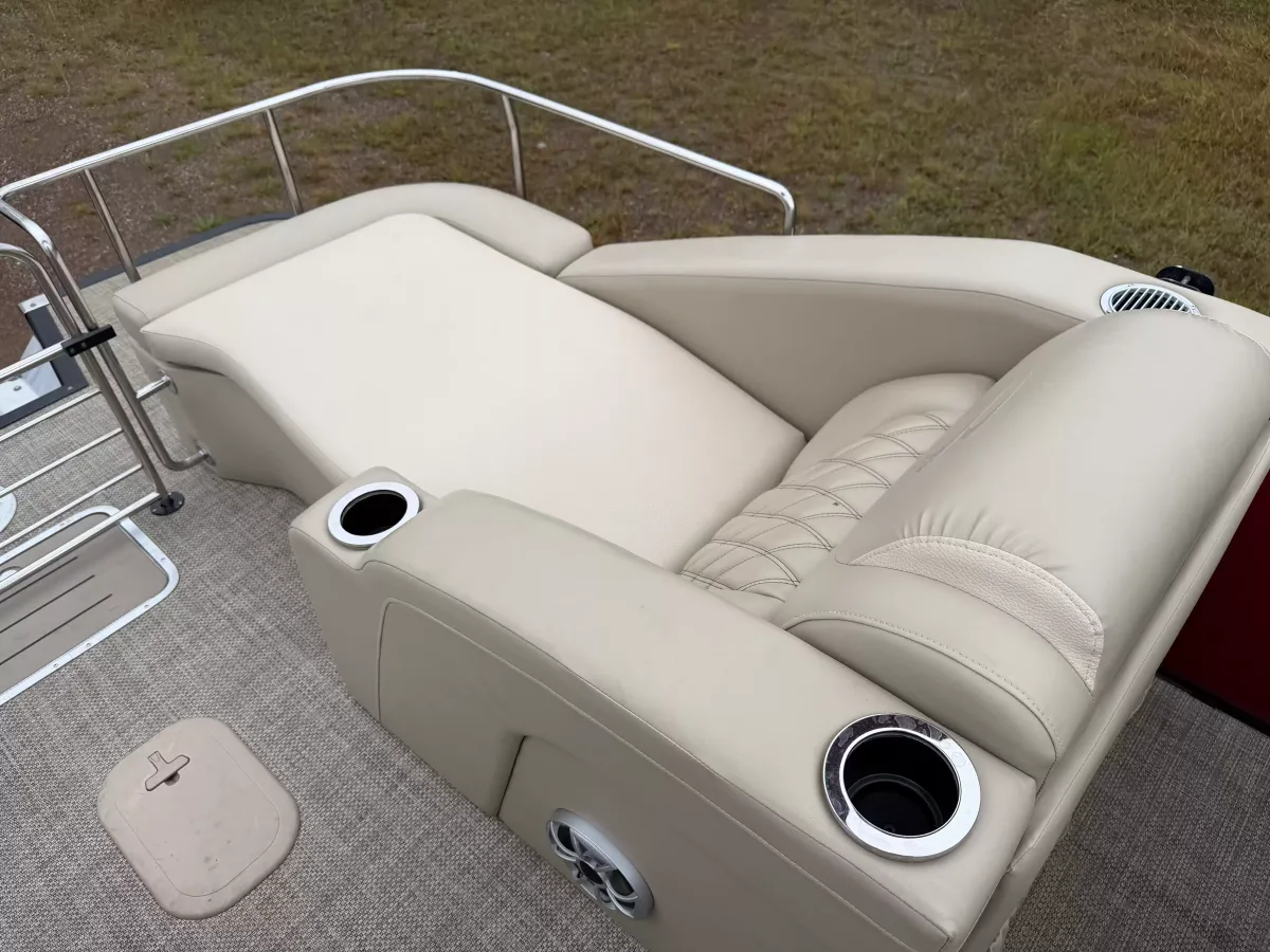 boat-carouselImage-image