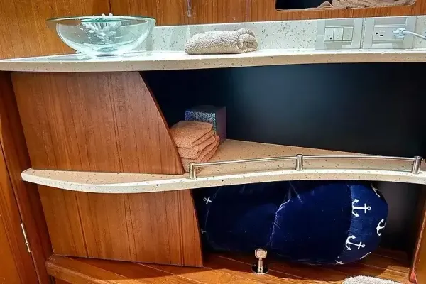 2006 Tiara Yachts 43 SOVRAN detail image 60