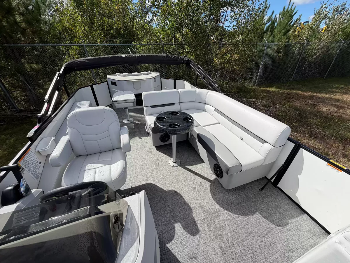 boat-carouselImage-image