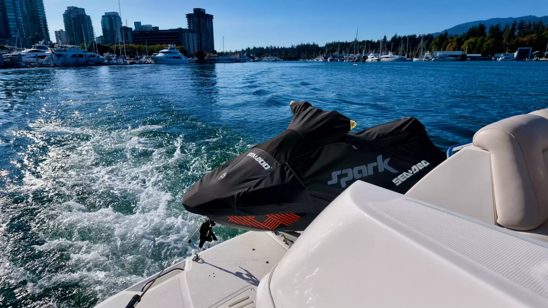 Pre-Owned 2015 Sea ray 510 Fly for Sale | Vancouver, BC | M&P Yacht Centre | 6aa84814947bd62dbb023813