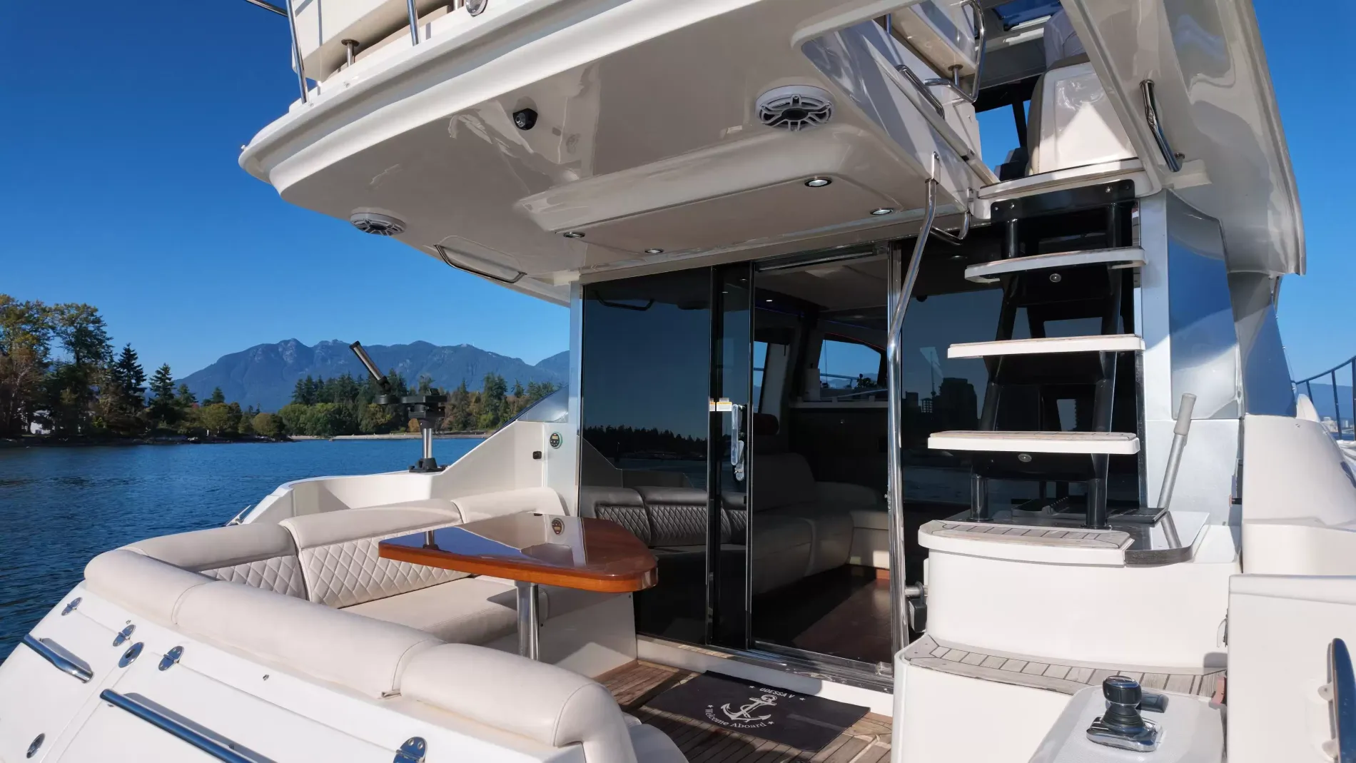 Pre-Owned 2015 Sea ray 510 Fly for Sale | Vancouver, BC | M&P Yacht Centre | 6aa84814947bd62dbb023813