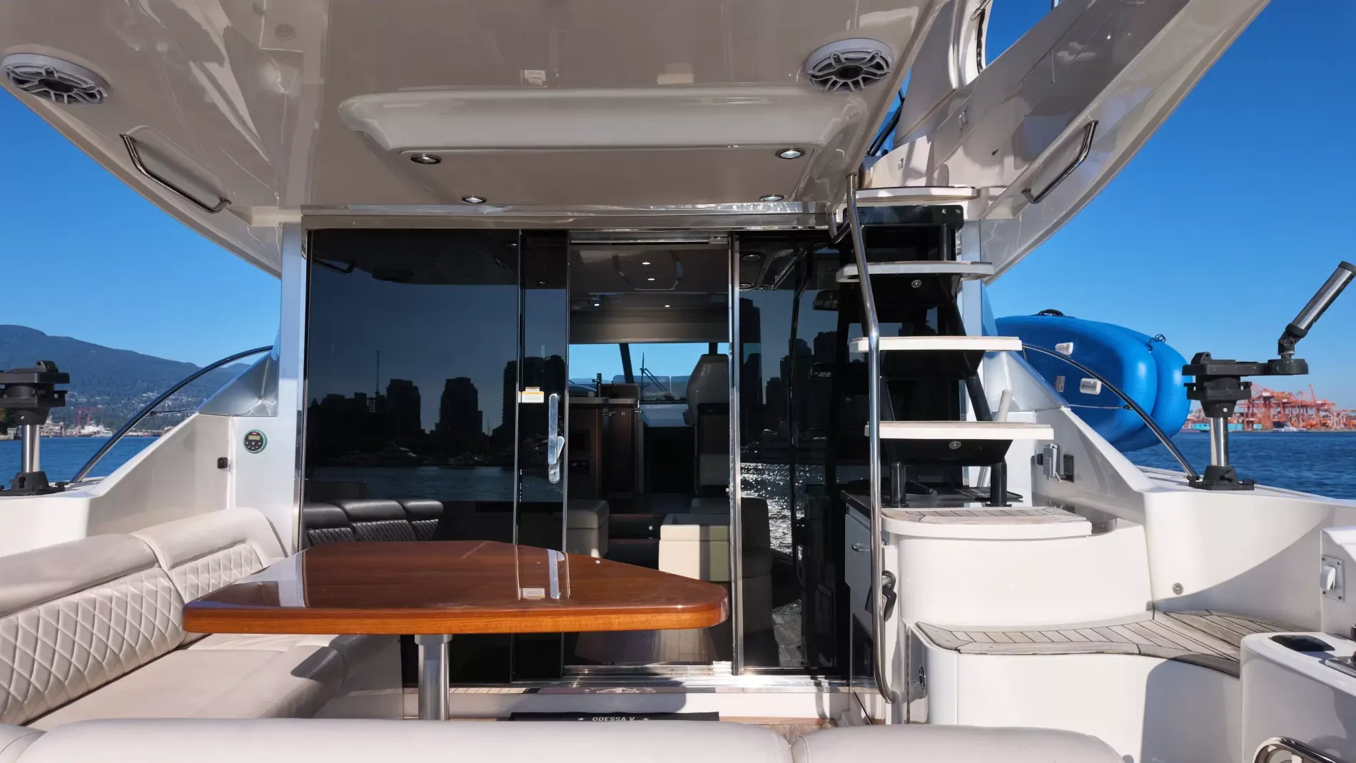 Pre-Owned 2015 Sea ray 510 Fly for Sale | Vancouver, BC | M&P Yacht Centre | 6aa84814947bd62dbb023813