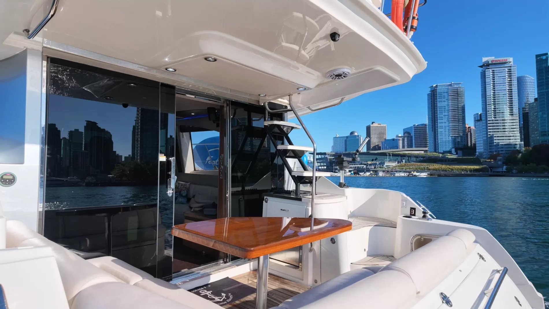 Pre-Owned 2015 Sea ray 510 Fly for Sale | Vancouver, BC | M&P Yacht Centre | 6aa84814947bd62dbb023813