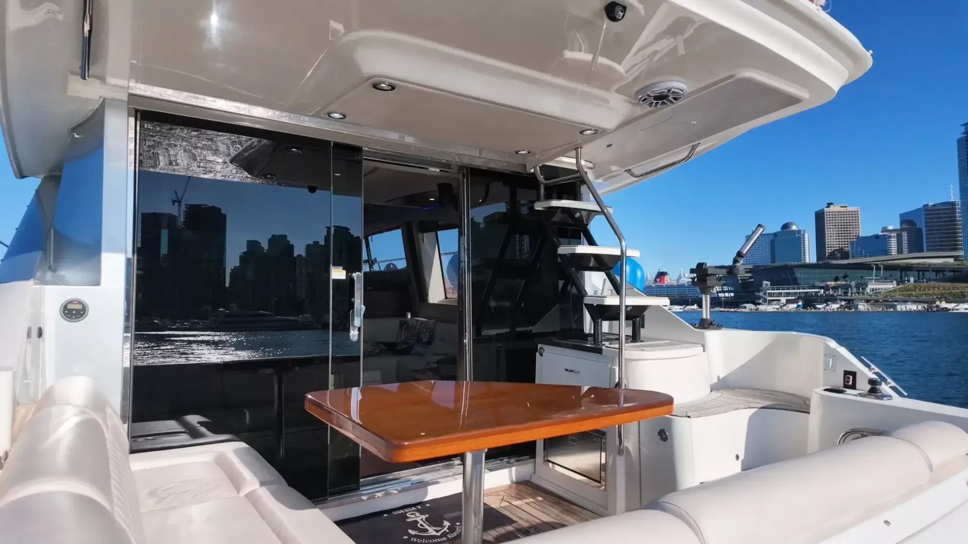 Pre-Owned 2015 Sea ray 510 Fly for Sale | Vancouver, BC | M&P Yacht Centre | 6aa84814947bd62dbb023813