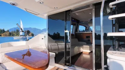 Pre-Owned 2015 Sea ray 510 Fly for Sale | Vancouver, BC | M&P Yacht Centre | 6aa84814947bd62dbb023813