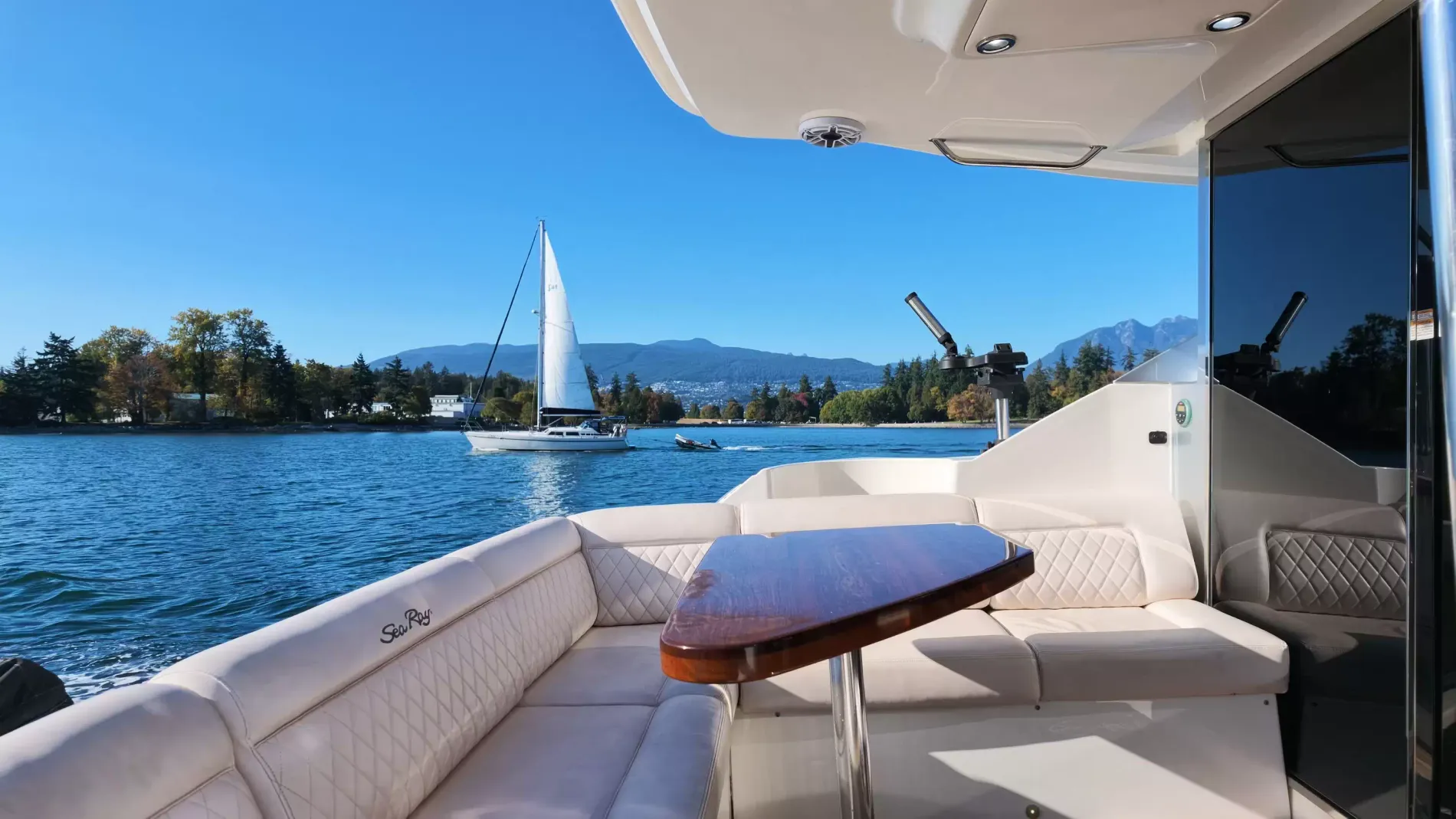 Pre-Owned 2015 Sea ray 510 Fly for Sale | Vancouver, BC | M&P Yacht Centre | 6aa84814947bd62dbb023813