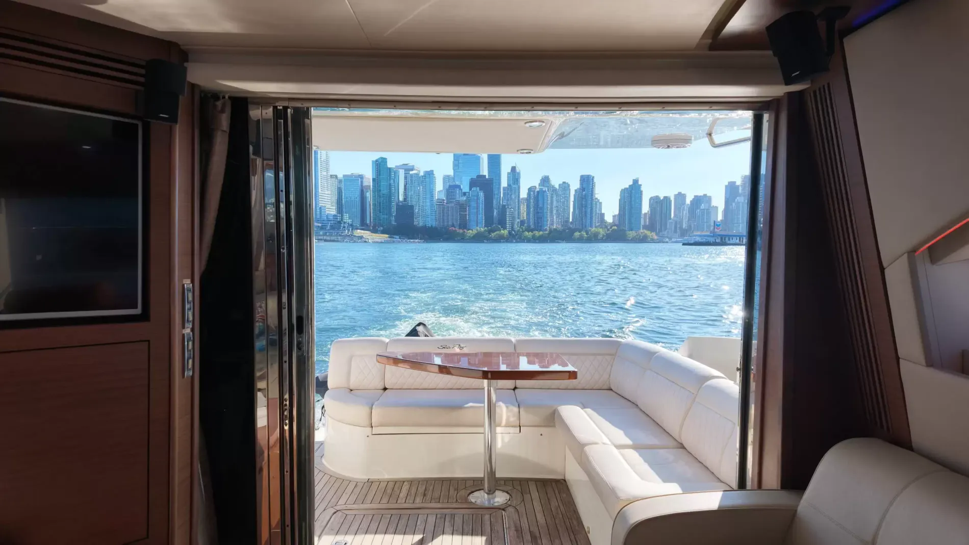 Pre-Owned 2015 Sea ray 510 Fly for Sale | Vancouver, BC | M&P Yacht Centre | 6aa84814947bd62dbb023813