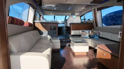 Pre-Owned 2015 Sea ray 510 Fly for Sale | Vancouver, BC | M&P Yacht Centre | 6aa84814947bd62dbb023813