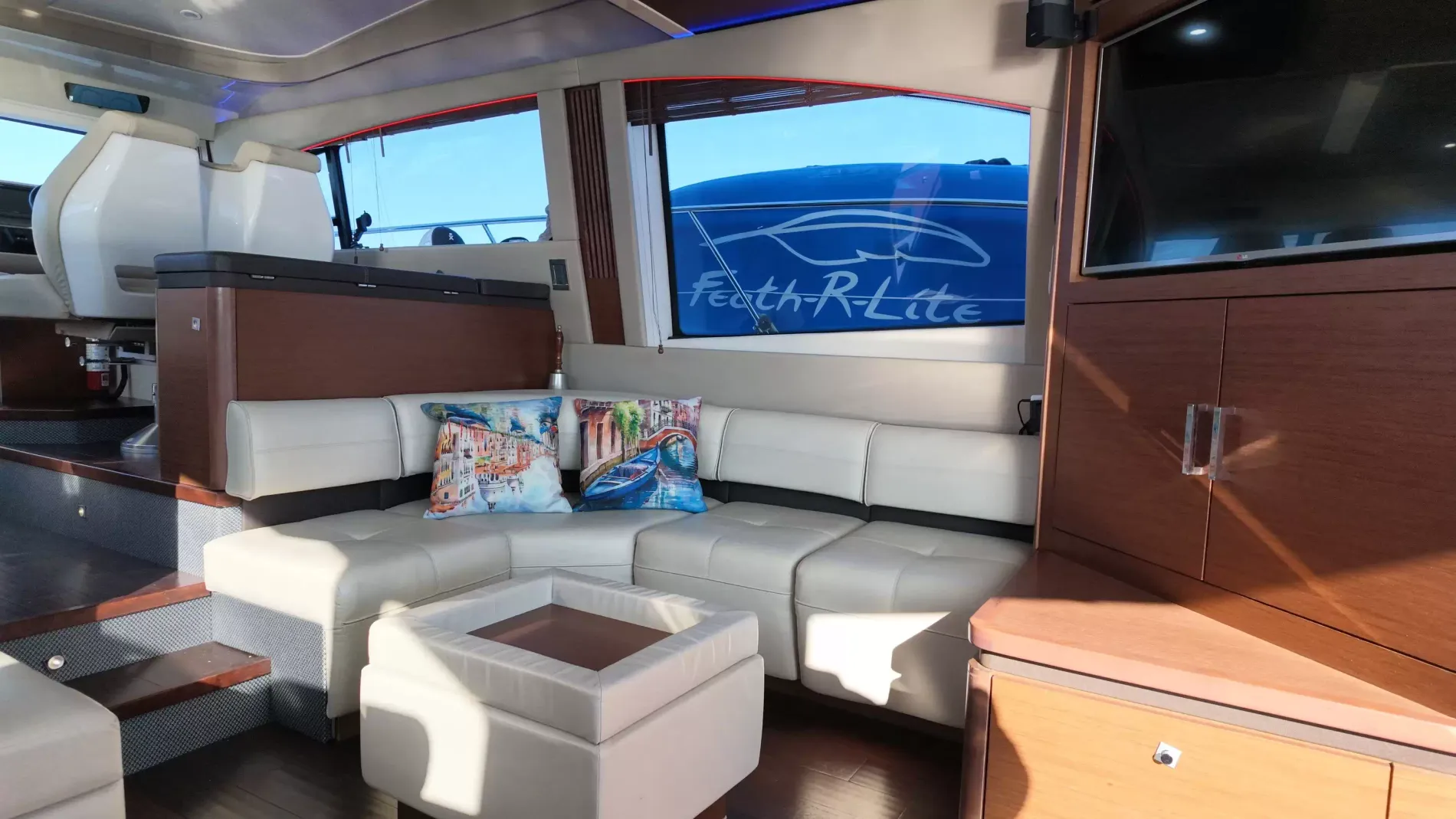Pre-Owned 2015 Sea ray 510 Fly for Sale | Vancouver, BC | M&P Yacht Centre | 6aa84814947bd62dbb023813