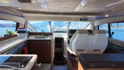 Pre-Owned 2015 Sea ray 510 Fly for Sale | Vancouver, BC | M&P Yacht Centre | 6aa84814947bd62dbb023813