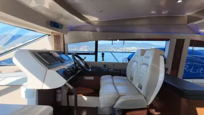 Pre-Owned 2015 Sea ray 510 Fly for Sale | Vancouver, BC | M&P Yacht Centre | 6aa84814947bd62dbb023813
