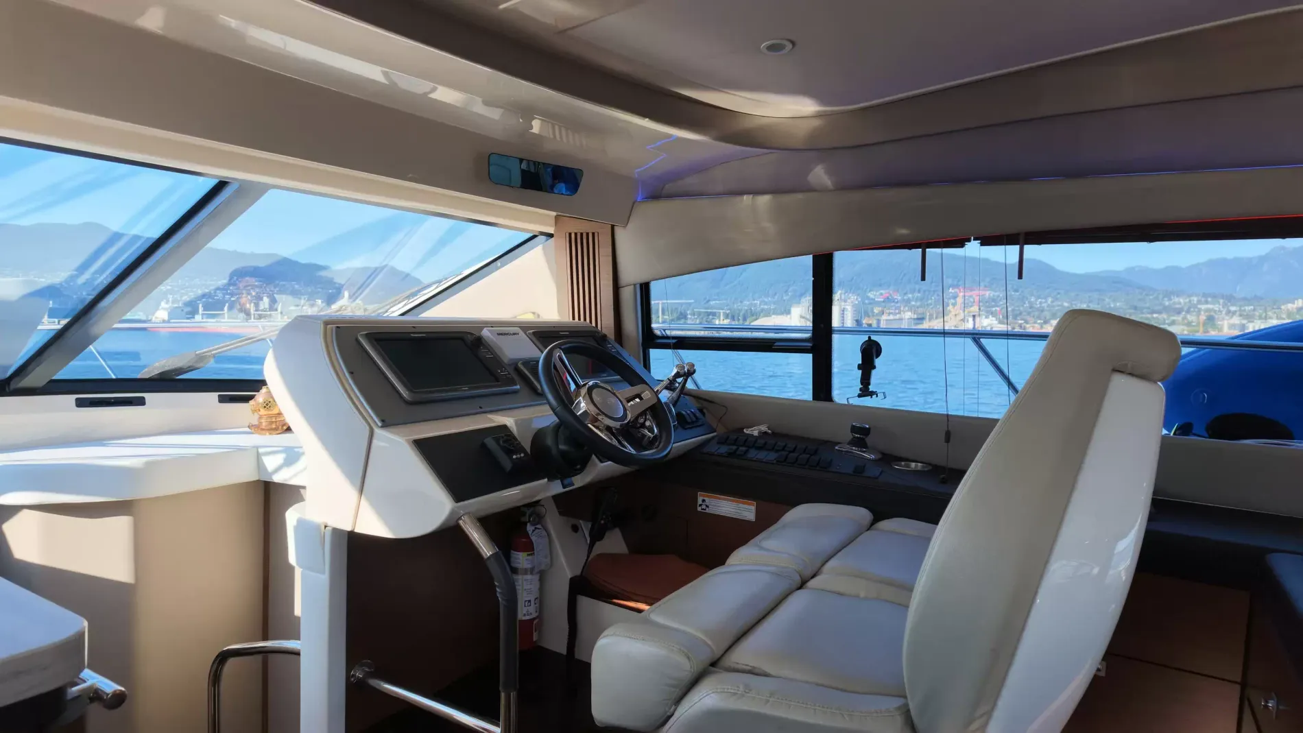 Pre-Owned 2015 Sea ray 510 Fly for Sale | Vancouver, BC | M&P Yacht Centre | 6aa84814947bd62dbb023813