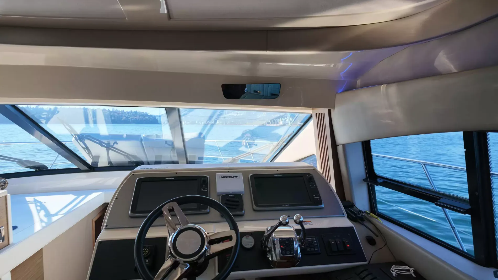 Pre-Owned 2015 Sea ray 510 Fly for Sale | Vancouver, BC | M&P Yacht Centre | 6aa84814947bd62dbb023813
